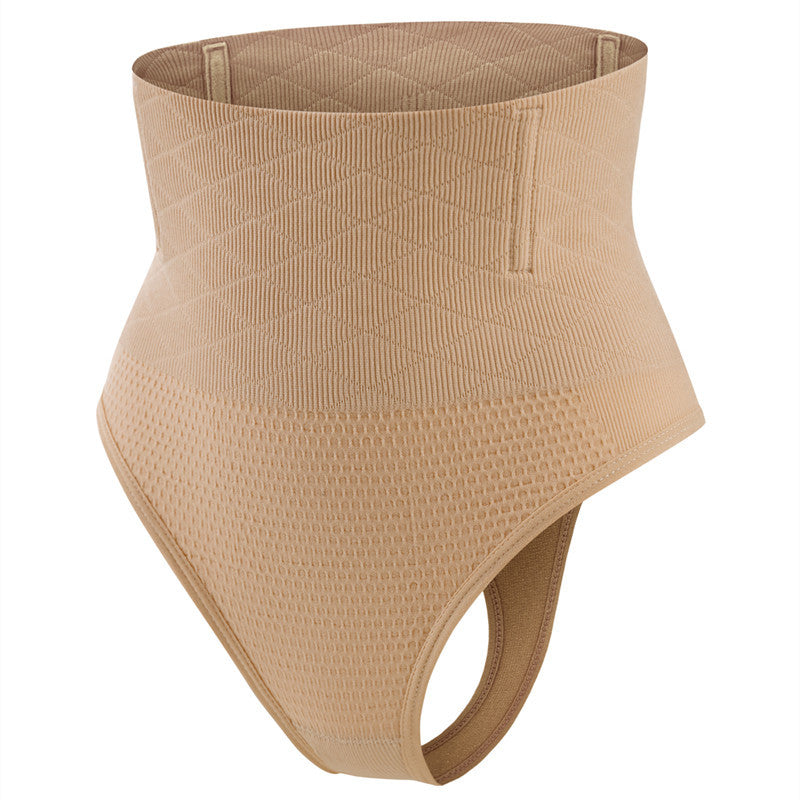 String gainant taille mi-haute beige, effet seconde peau. Shapewear femme confortable, maintien naturel du ventre, affine la silhouette et reste invisible sous les vêtements. Maison Kali.